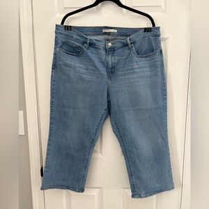 Levi 311 Capri size 18W